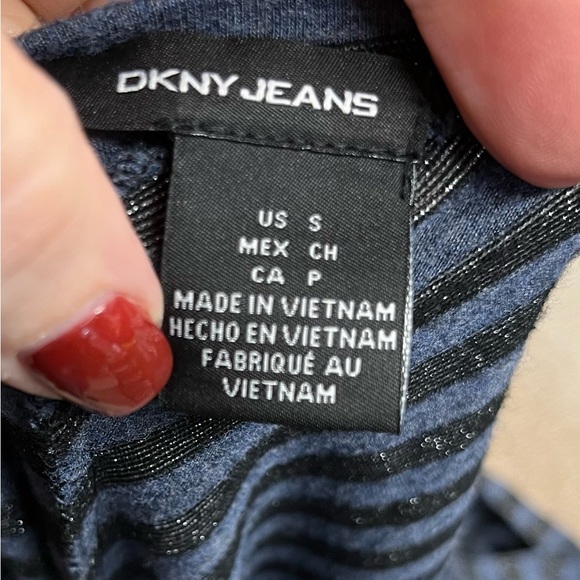 DKNY Jeans pullover size small - Picture 5 of 7